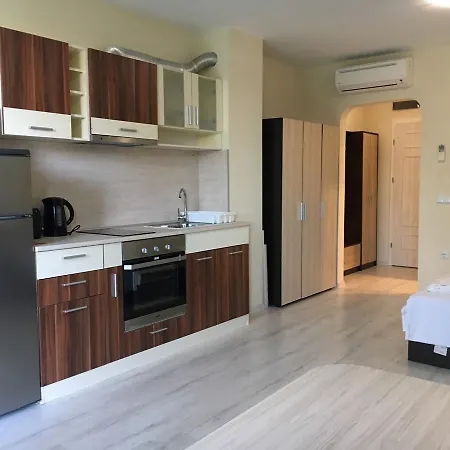 Orchid Apartment *