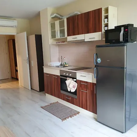 Orchid Apartment *